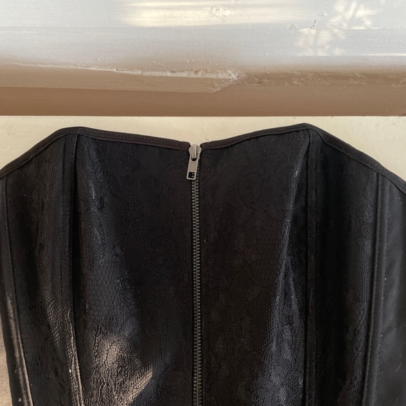 Black Lace Accent Torrid Zip Up Corset - Picture 2 of 11
